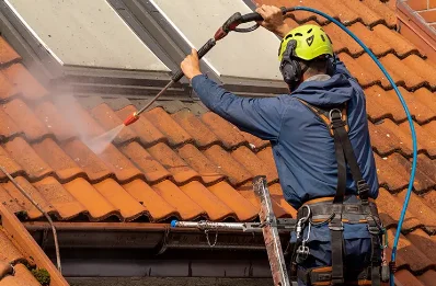 Démoussage et hydrofuge de toiture à Montmacq
